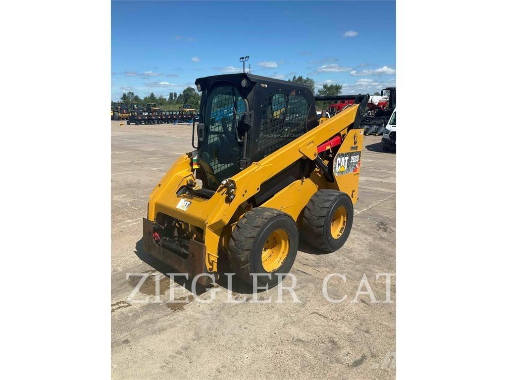 CAT 262D لوادر انزلاقية التوجيه