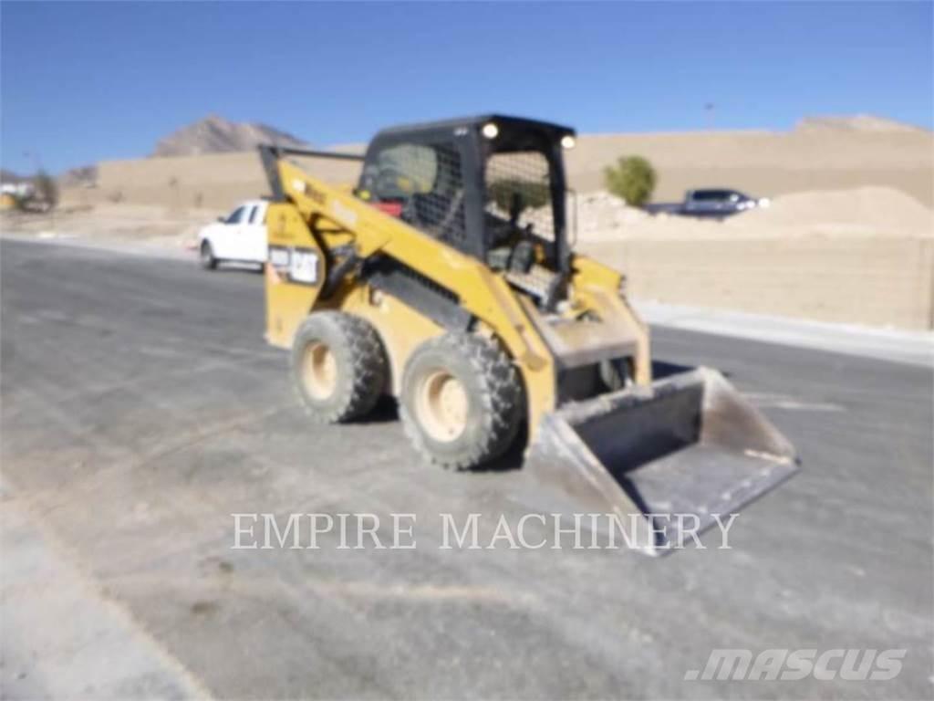 CAT 262D لوادر انزلاقية التوجيه