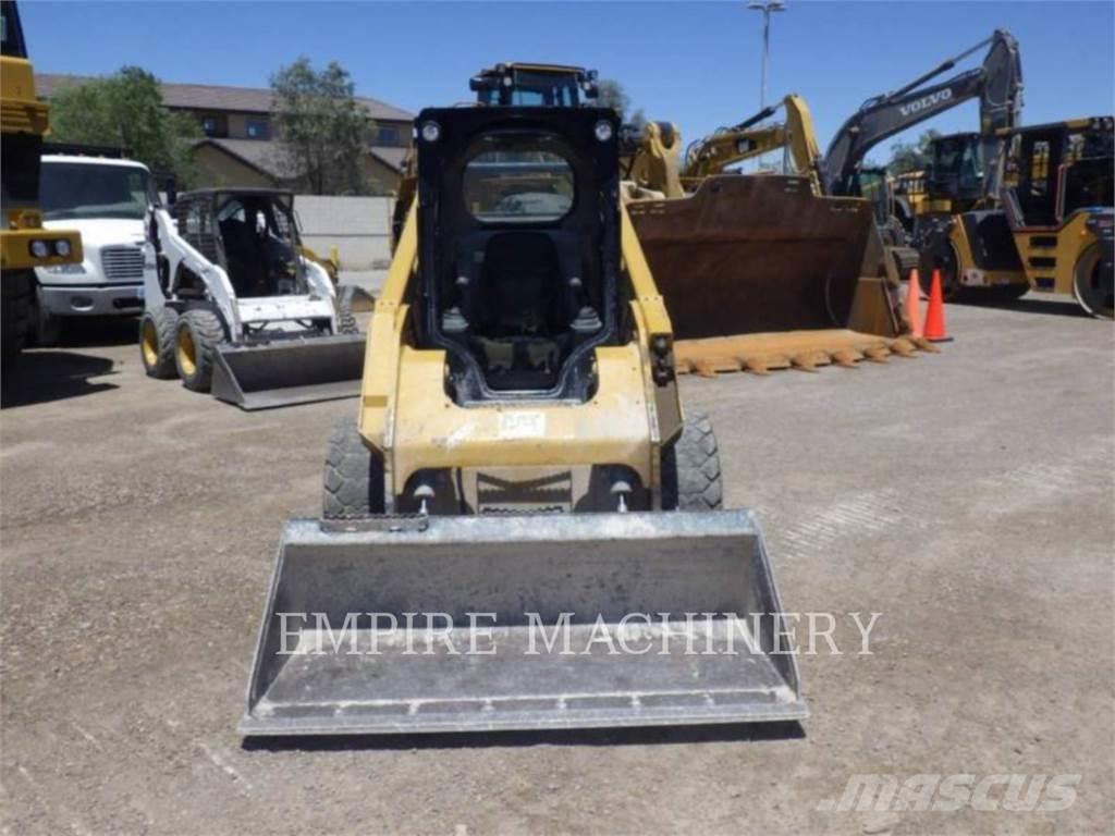 CAT 262D لوادر انزلاقية التوجيه