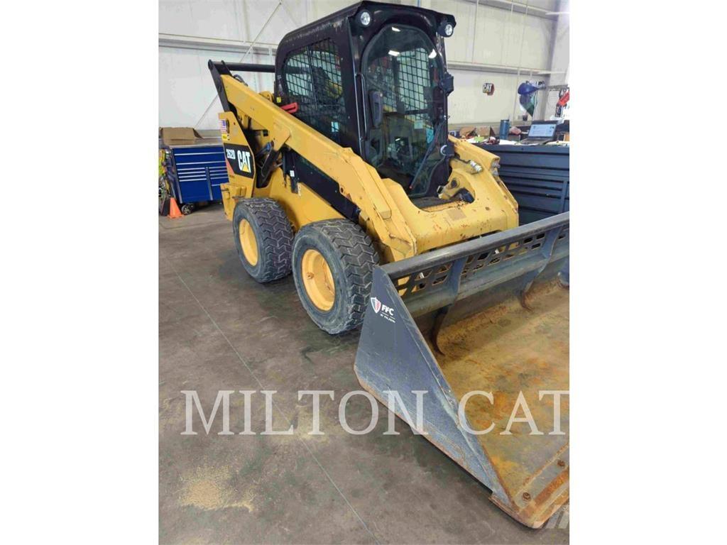 CAT 262D لوادر انزلاقية التوجيه