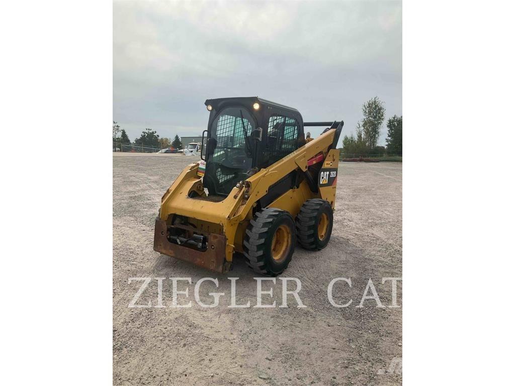 CAT 262D لوادر انزلاقية التوجيه