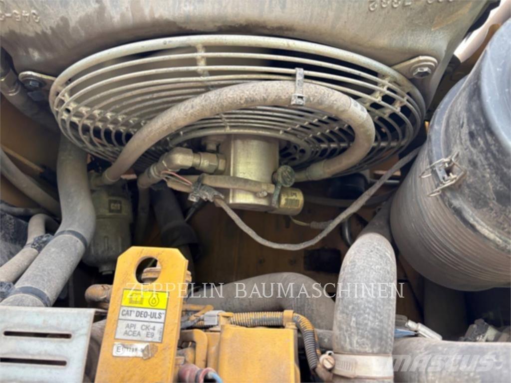 CAT 262D لوادر انزلاقية التوجيه