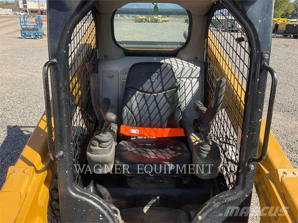 CAT 262D لوادر انزلاقية التوجيه