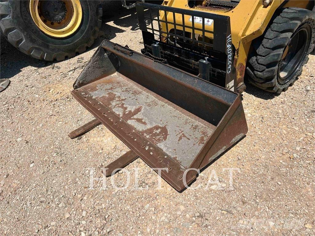 CAT 262D لوادر انزلاقية التوجيه