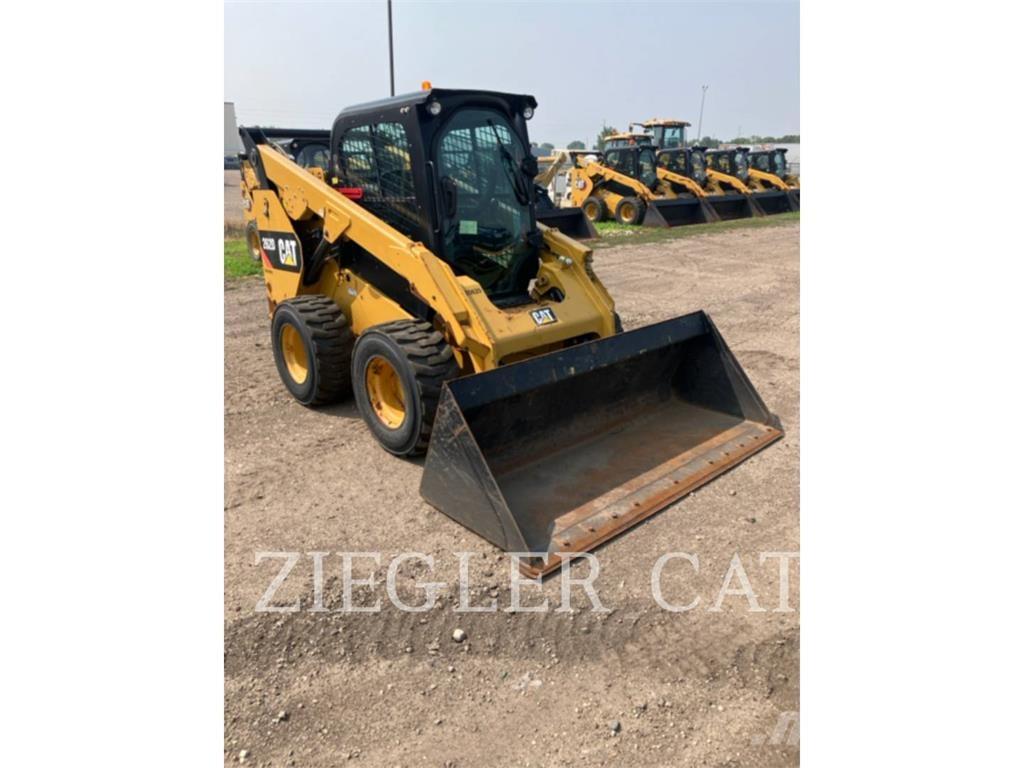CAT 262D لوادر انزلاقية التوجيه