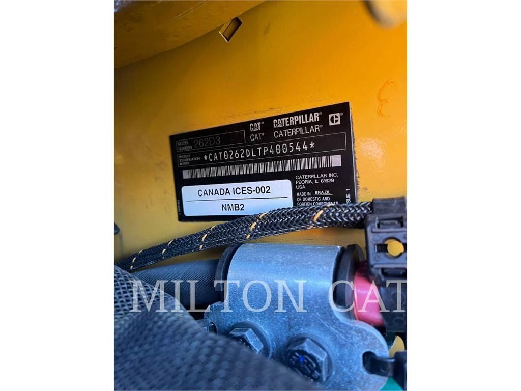 CAT 262D 3 لوادر انزلاقية التوجيه