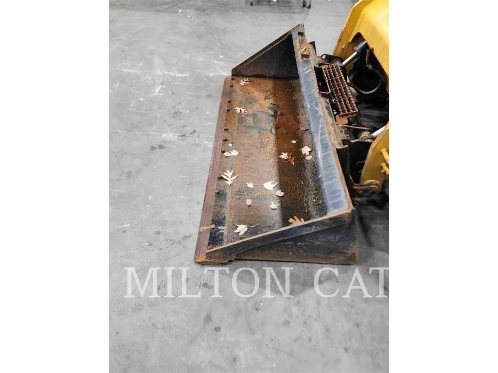 CAT 262D 3 لوادر انزلاقية التوجيه