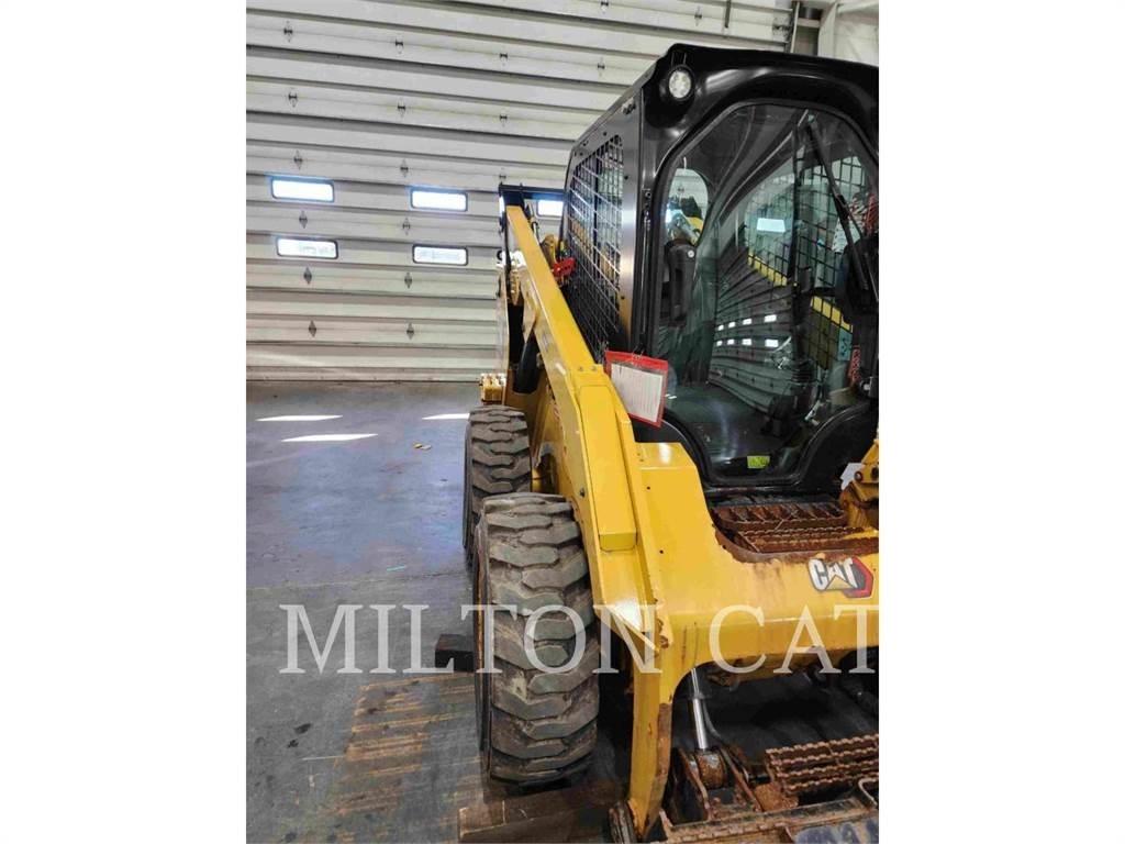 CAT 262D 3 لوادر انزلاقية التوجيه
