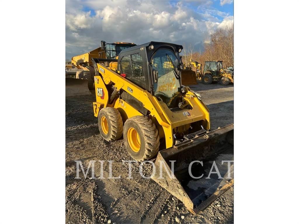 CAT 262D 3 لوادر انزلاقية التوجيه
