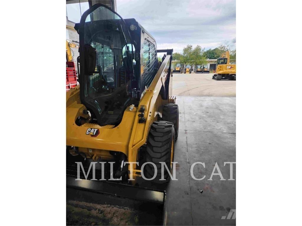 CAT 262D 3 لوادر انزلاقية التوجيه