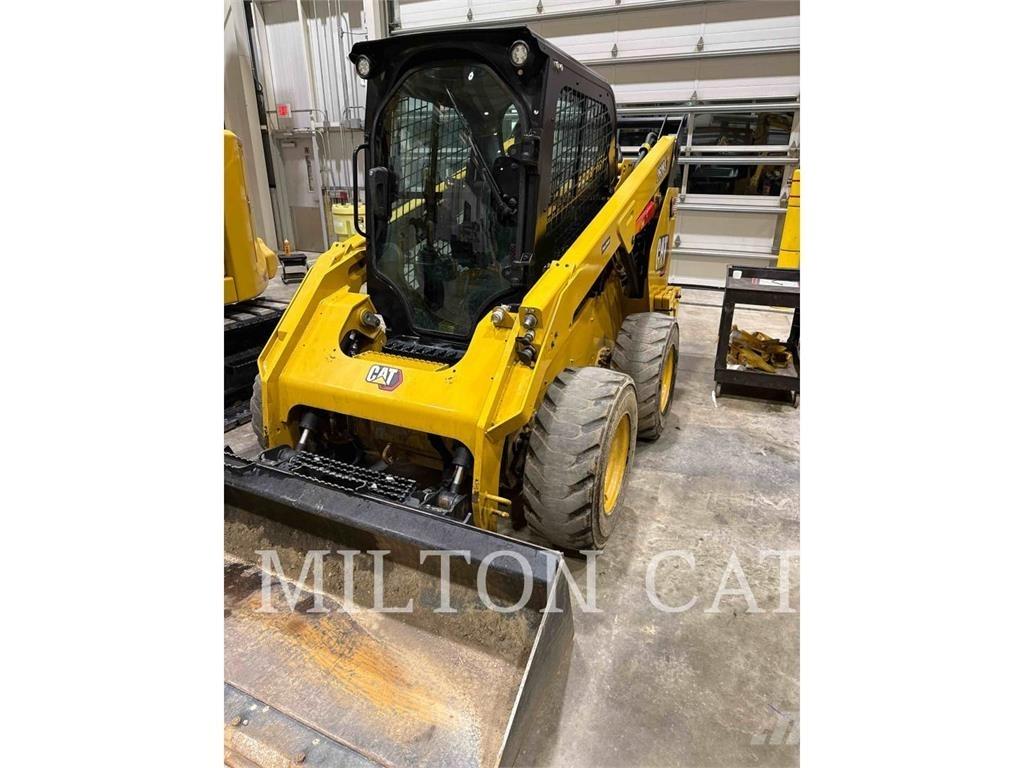 CAT 262D 3 لوادر انزلاقية التوجيه