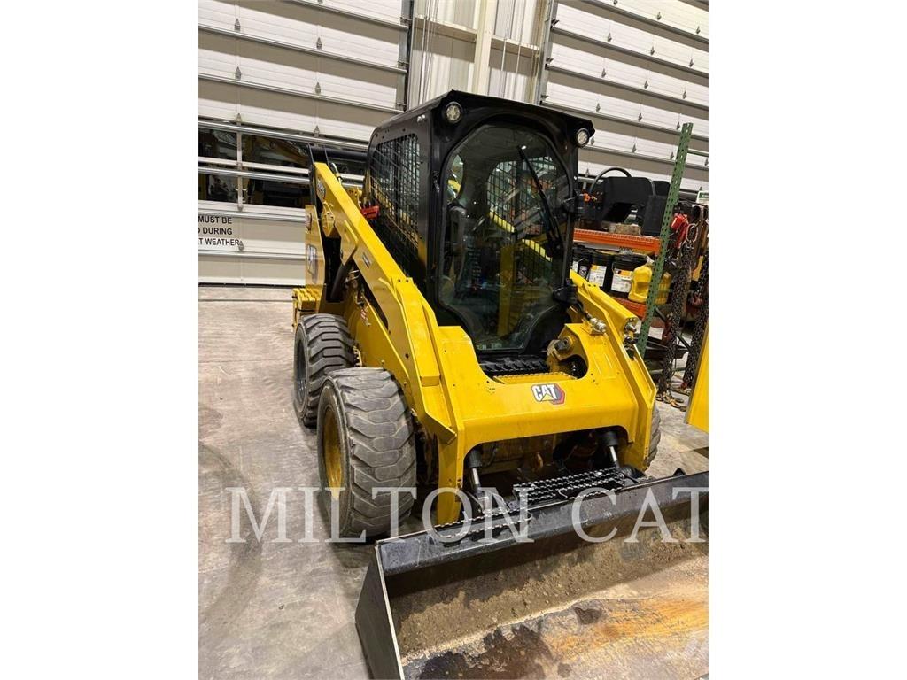CAT 262D 3 لوادر انزلاقية التوجيه