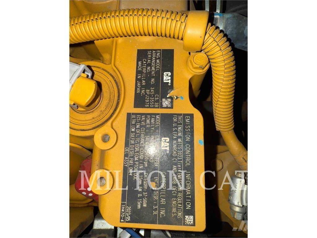 CAT 262D 3 لوادر انزلاقية التوجيه