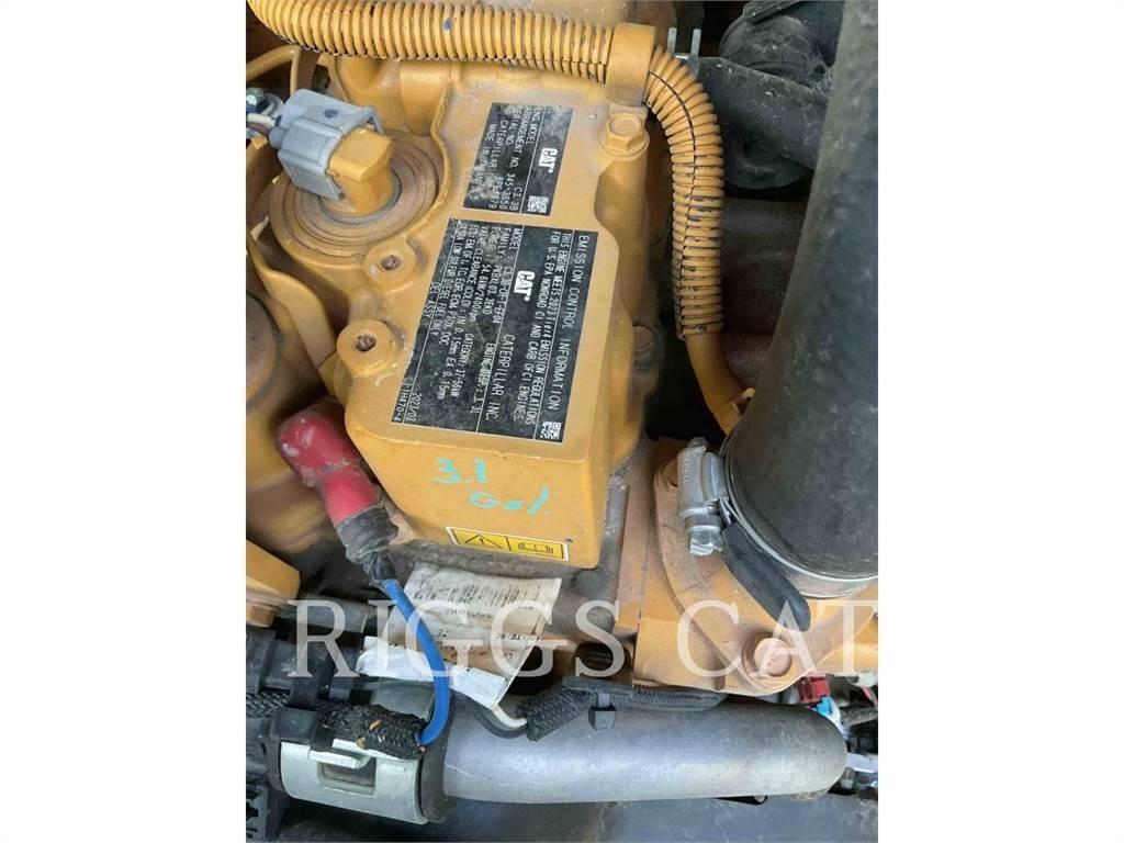 CAT 262D A لوادر انزلاقية التوجيه