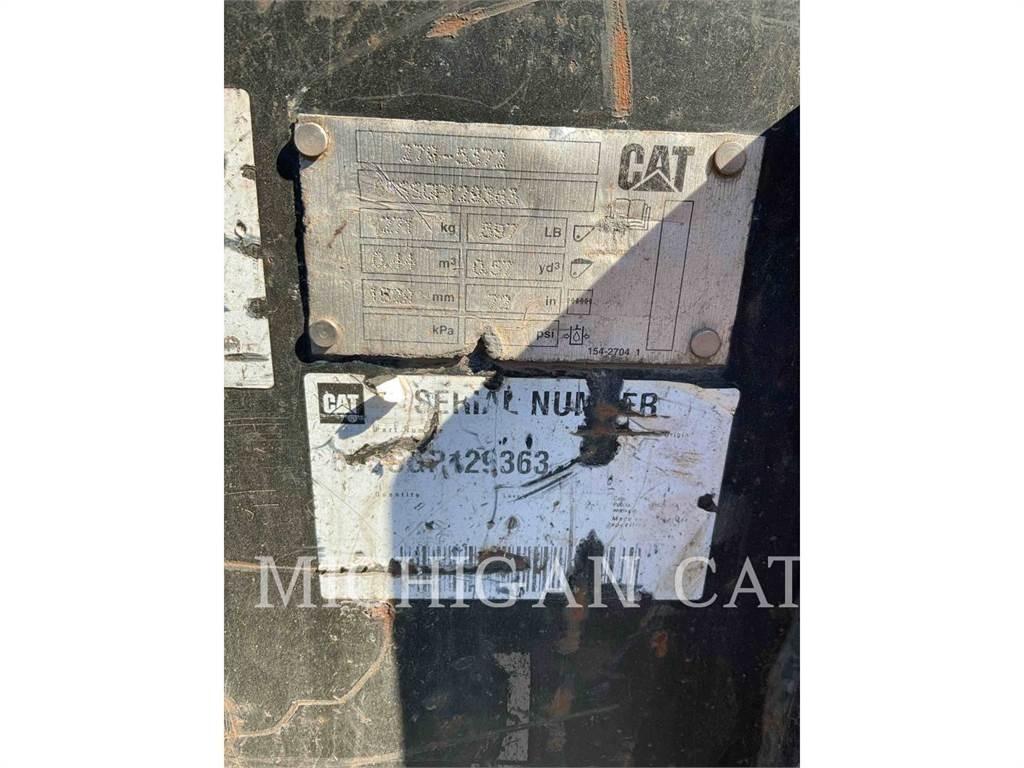 CAT 262D A2HQ لوادر انزلاقية التوجيه