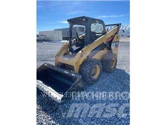 CAT 262D C1-H2 لوادر انزلاقية التوجيه