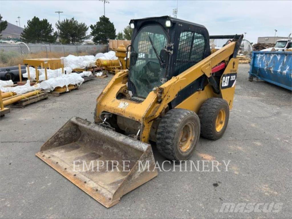 CAT 262D CA لوادر انزلاقية التوجيه