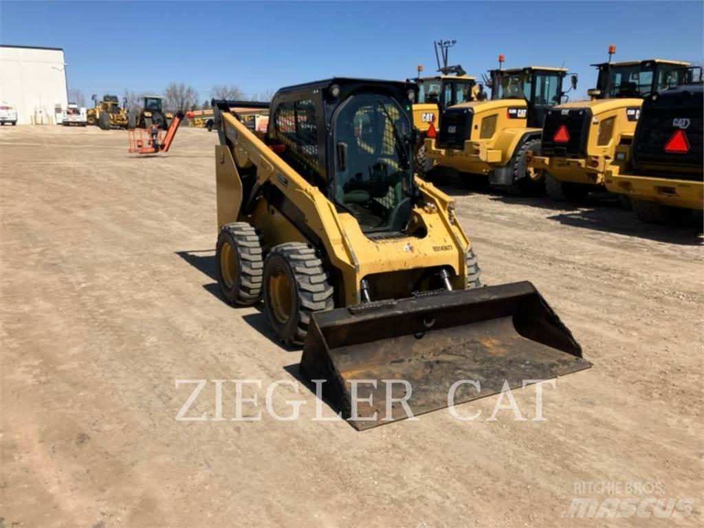 CAT 262D3 لوادر انزلاقية التوجيه