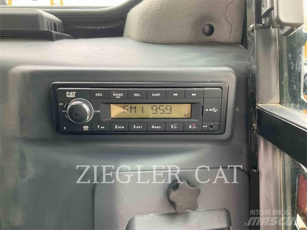 CAT 262D3 لوادر انزلاقية التوجيه