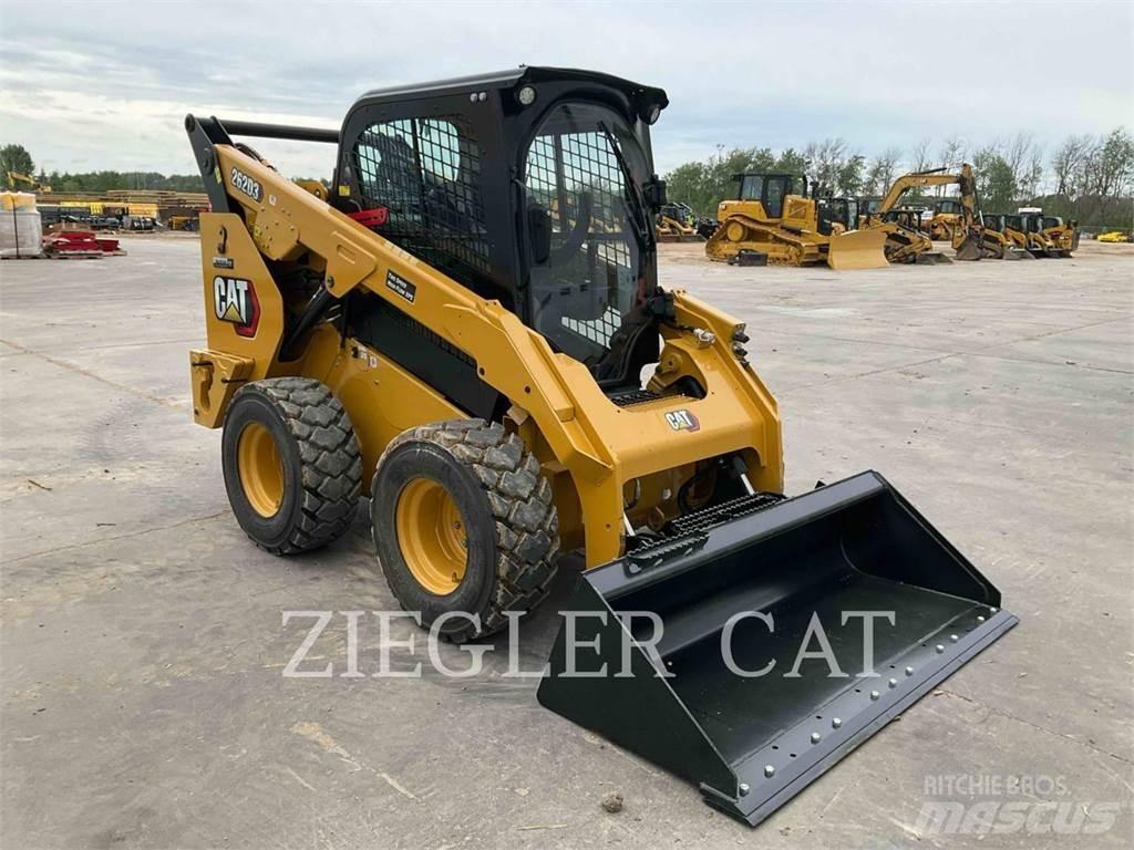 CAT 262D3 لوادر انزلاقية التوجيه