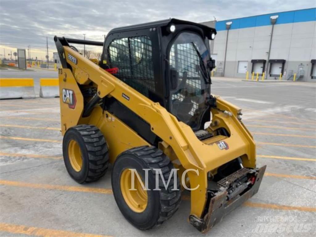 CAT 262D3 لوادر انزلاقية التوجيه
