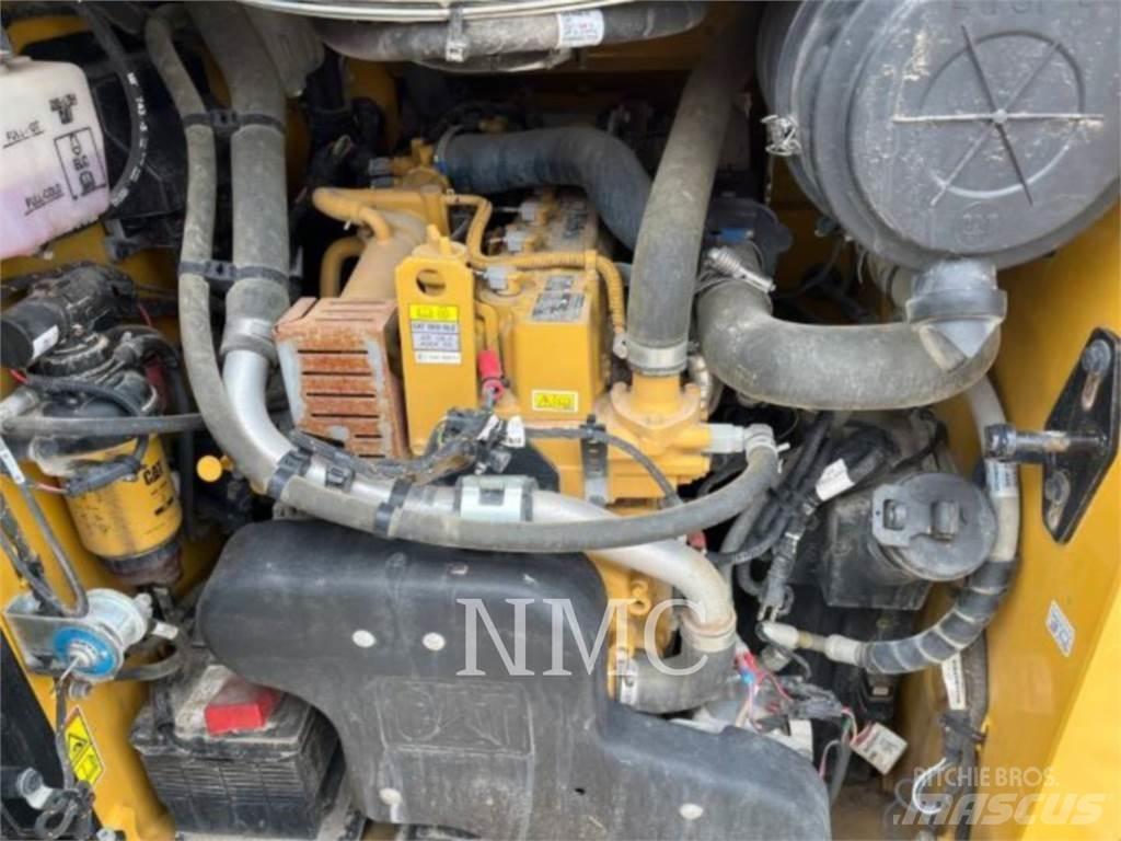 CAT 262D3 لوادر انزلاقية التوجيه