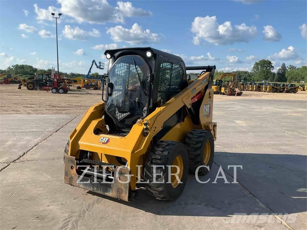 CAT 262D3 لوادر انزلاقية التوجيه