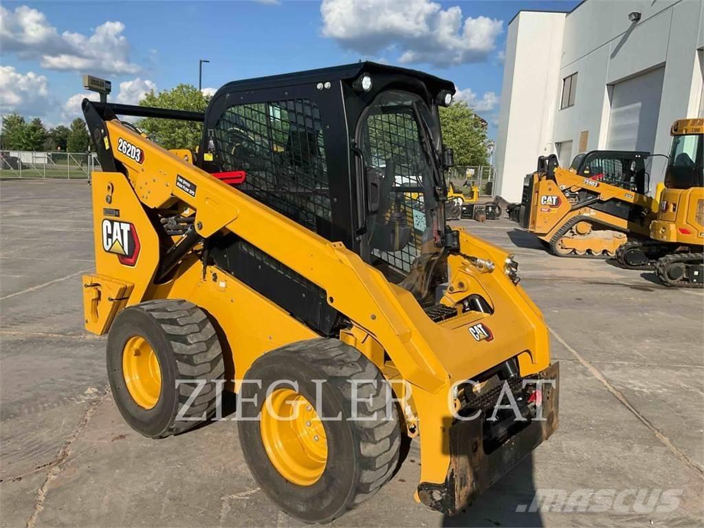 CAT 262D3 لوادر انزلاقية التوجيه