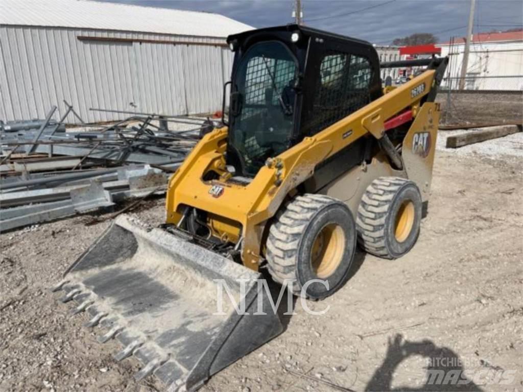 CAT 262D3 لوادر انزلاقية التوجيه
