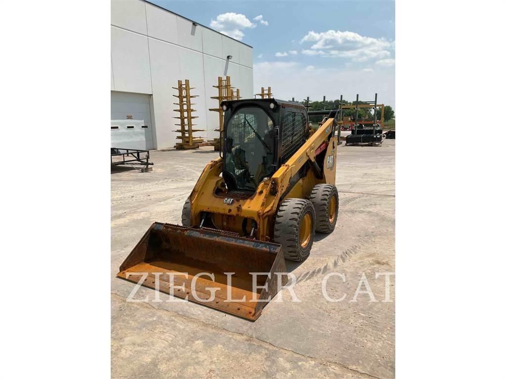 CAT 262D3 لوادر انزلاقية التوجيه