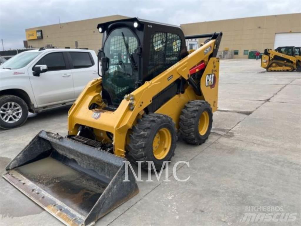 CAT 262D3 لوادر انزلاقية التوجيه