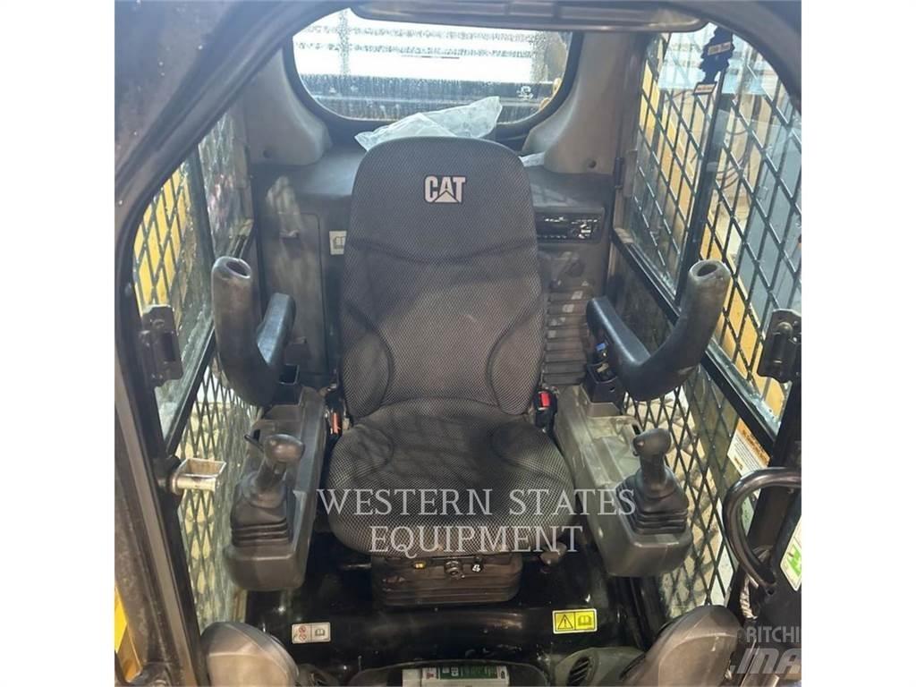 CAT 262D3 لوادر انزلاقية التوجيه