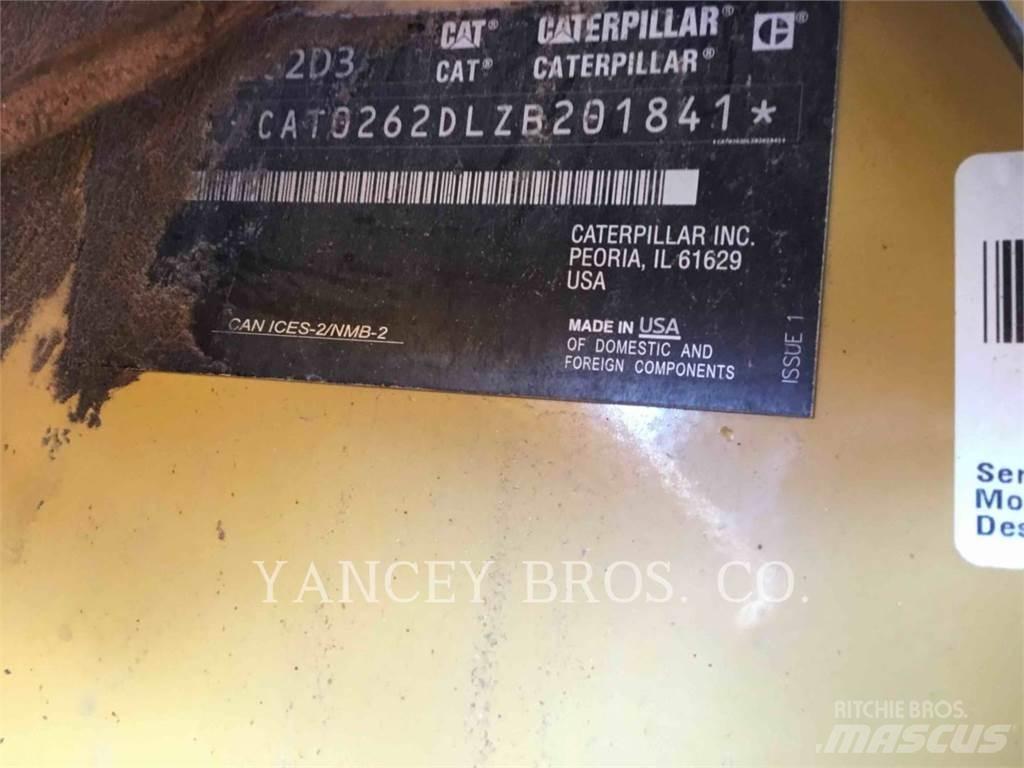 CAT 262D3 لوادر انزلاقية التوجيه