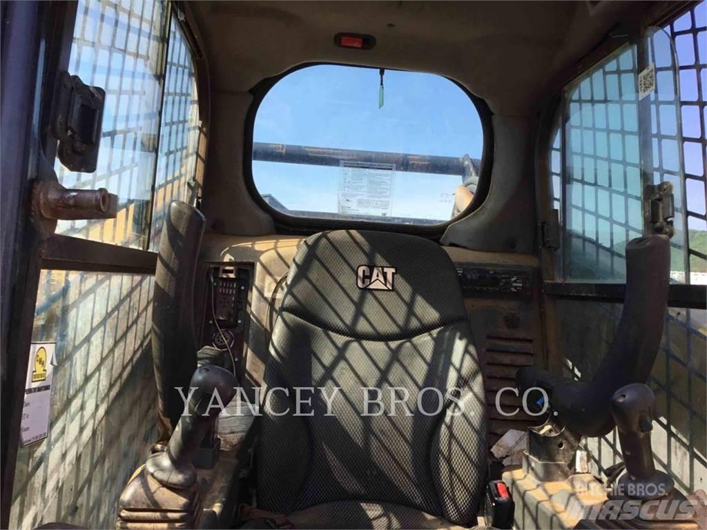 CAT 262D3 لوادر انزلاقية التوجيه