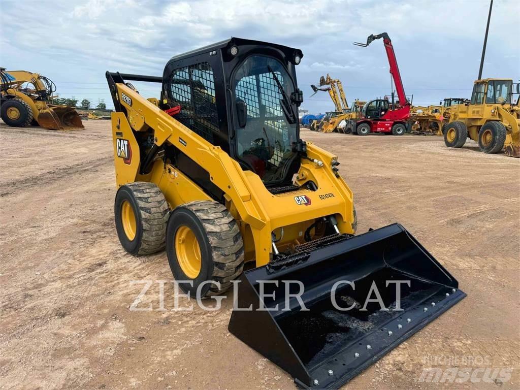 CAT 262D3 لوادر انزلاقية التوجيه