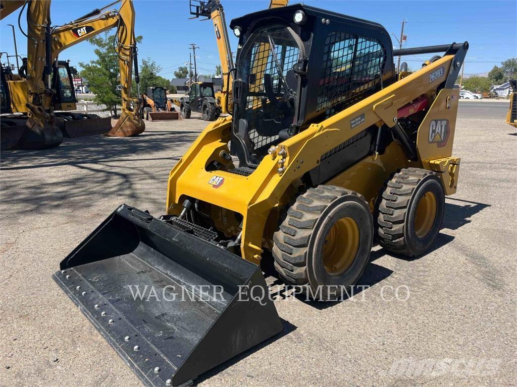 CAT 262D3 لوادر انزلاقية التوجيه