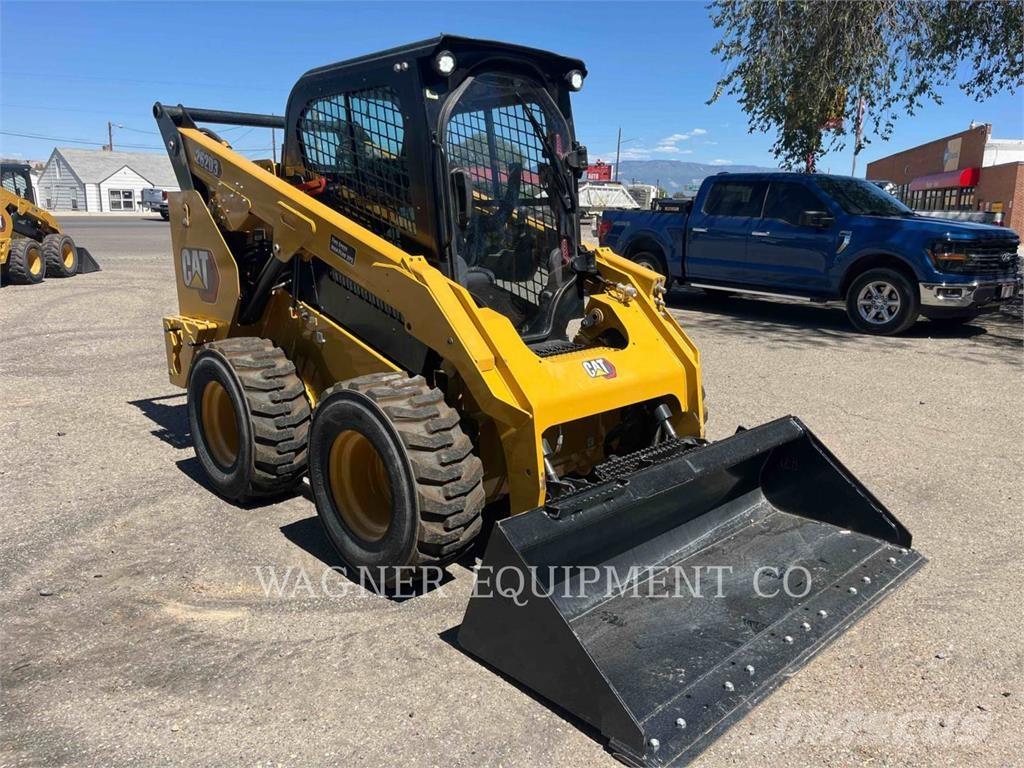CAT 262D3 لوادر انزلاقية التوجيه