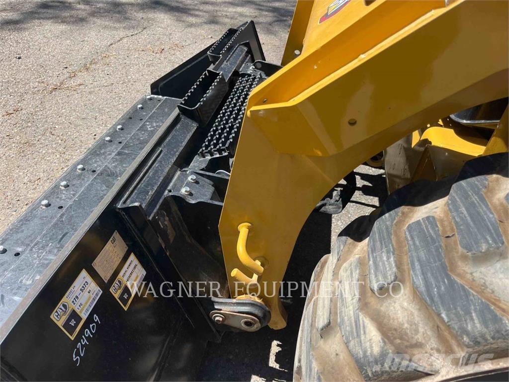 CAT 262D3 لوادر انزلاقية التوجيه