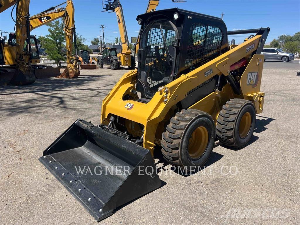 CAT 262D3 لوادر انزلاقية التوجيه