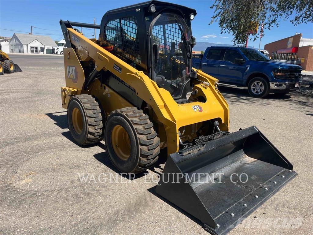 CAT 262D3 لوادر انزلاقية التوجيه