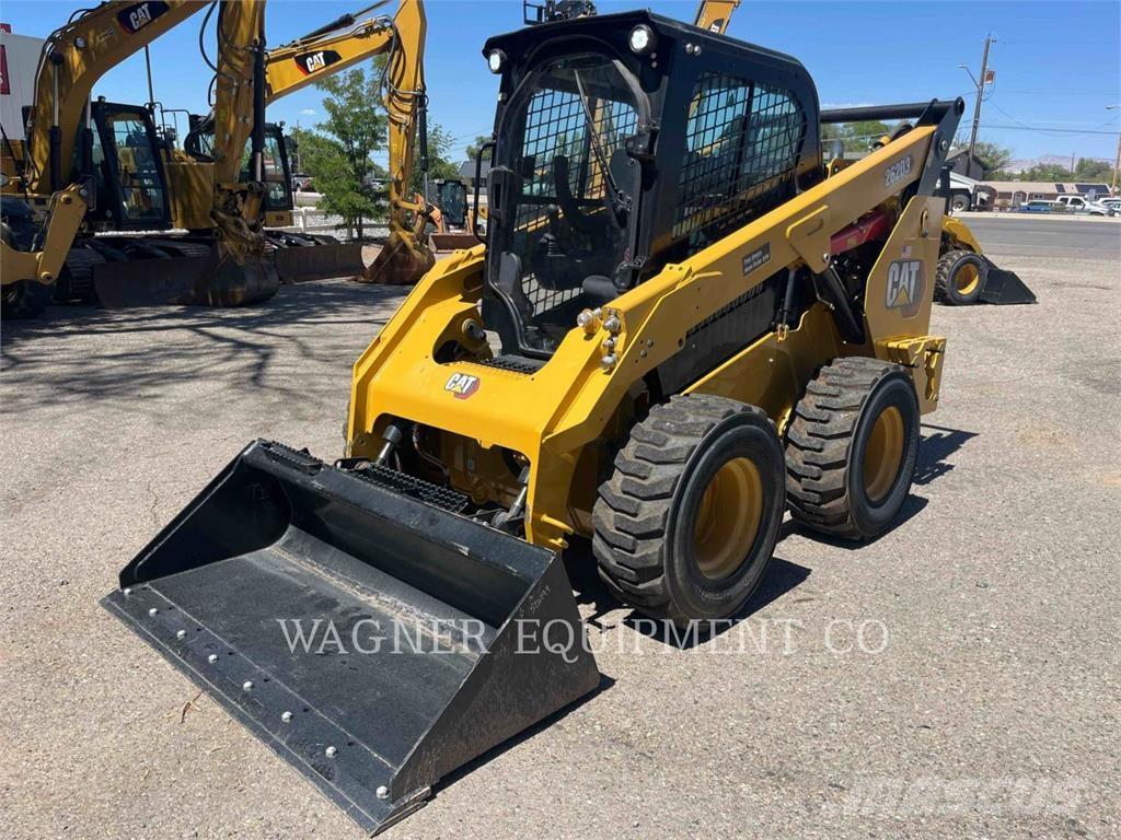 CAT 262D3 لوادر انزلاقية التوجيه