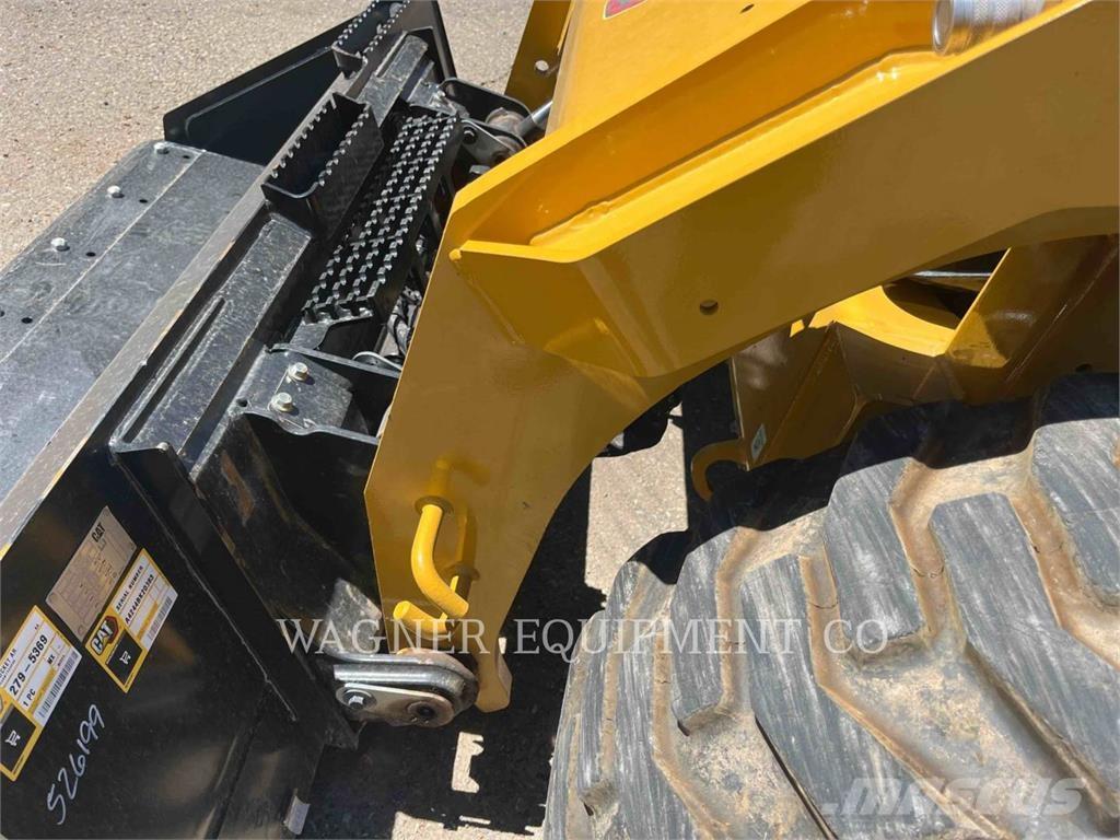 CAT 262D3 لوادر انزلاقية التوجيه
