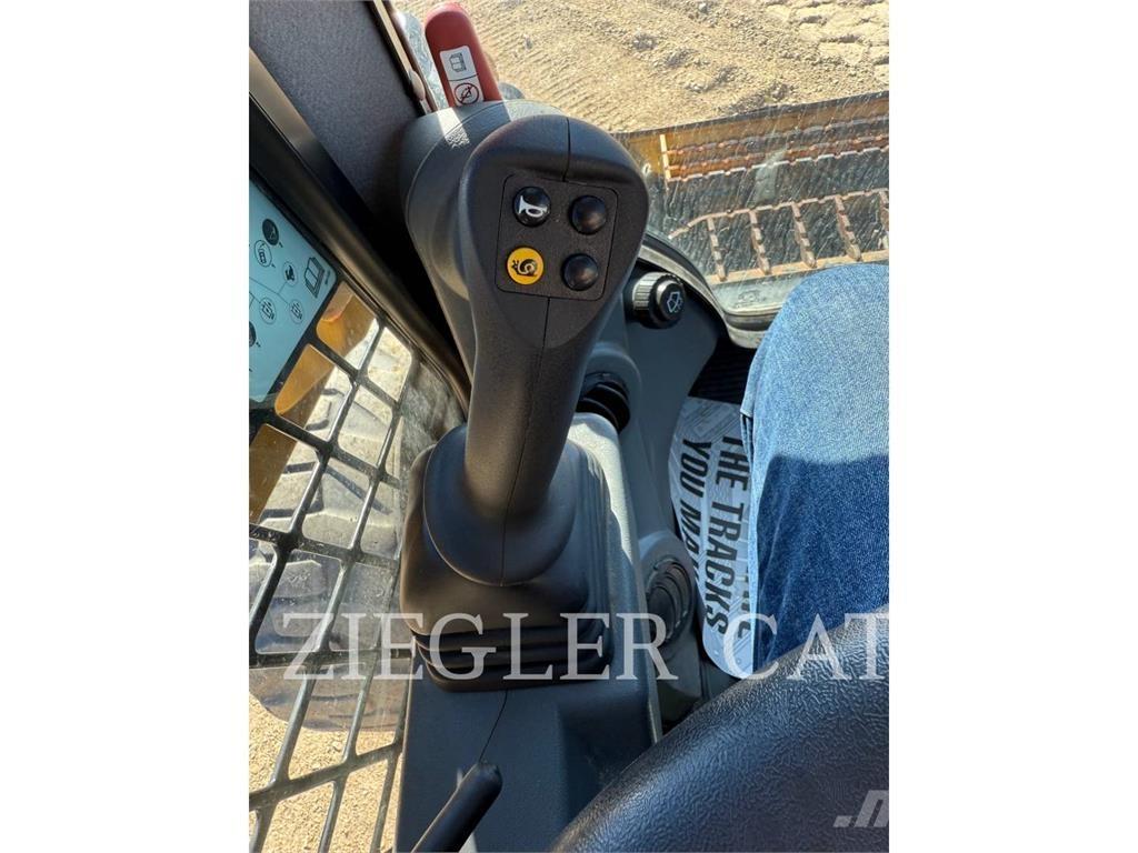 CAT 262D3 لوادر انزلاقية التوجيه