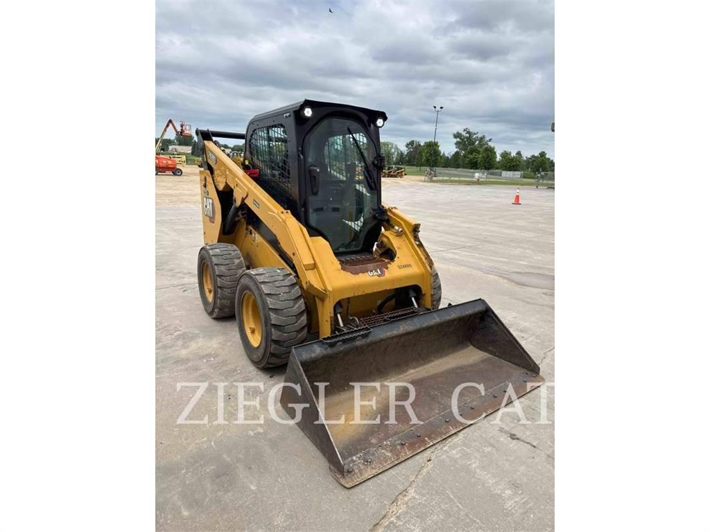 CAT 262D3 لوادر انزلاقية التوجيه
