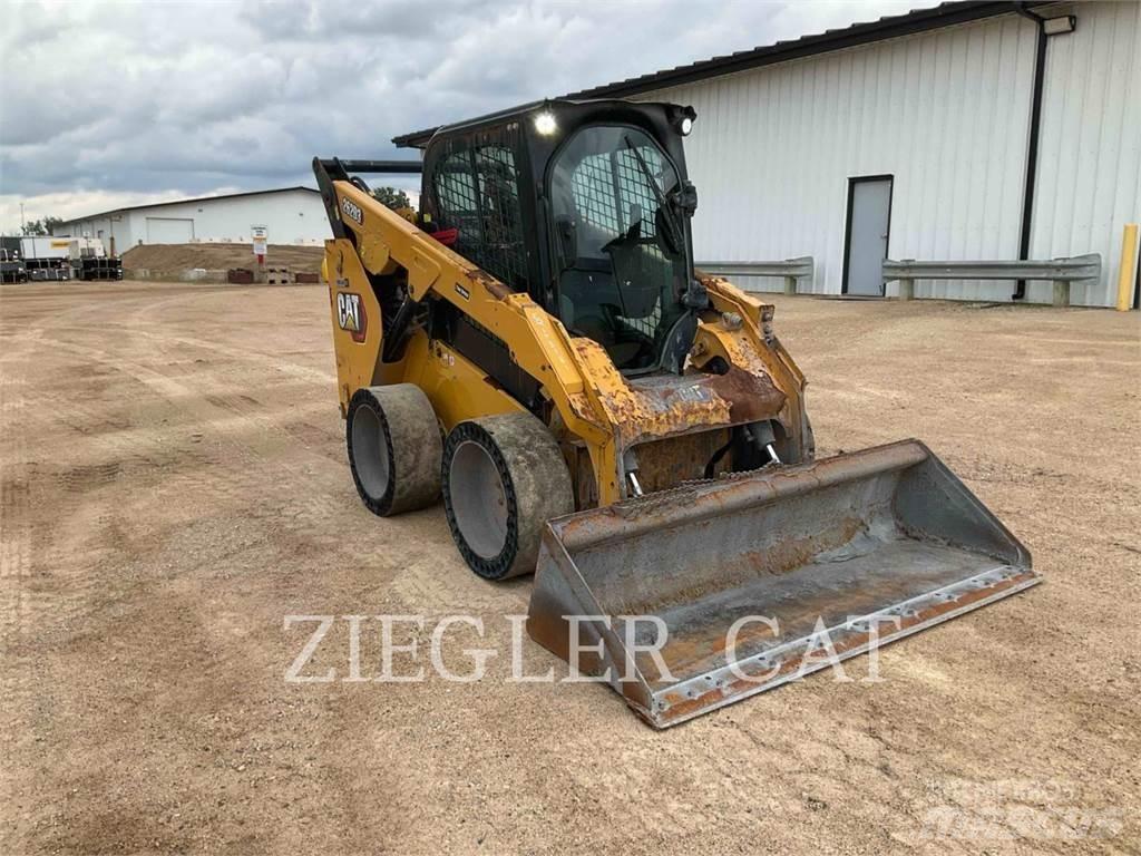 CAT 262D3 لوادر انزلاقية التوجيه