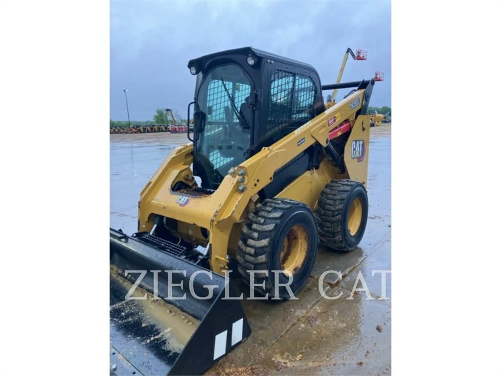 CAT 262D3 لوادر انزلاقية التوجيه