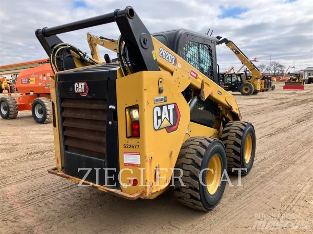 CAT 262D3 لوادر انزلاقية التوجيه