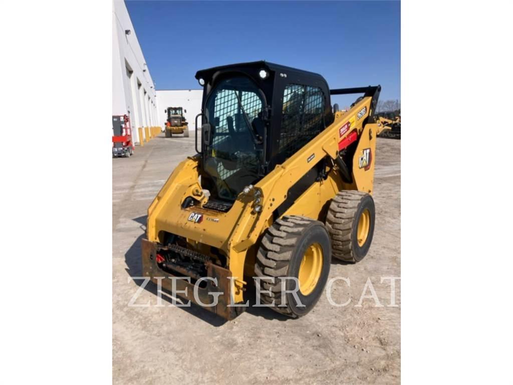 CAT 262D3 لوادر انزلاقية التوجيه