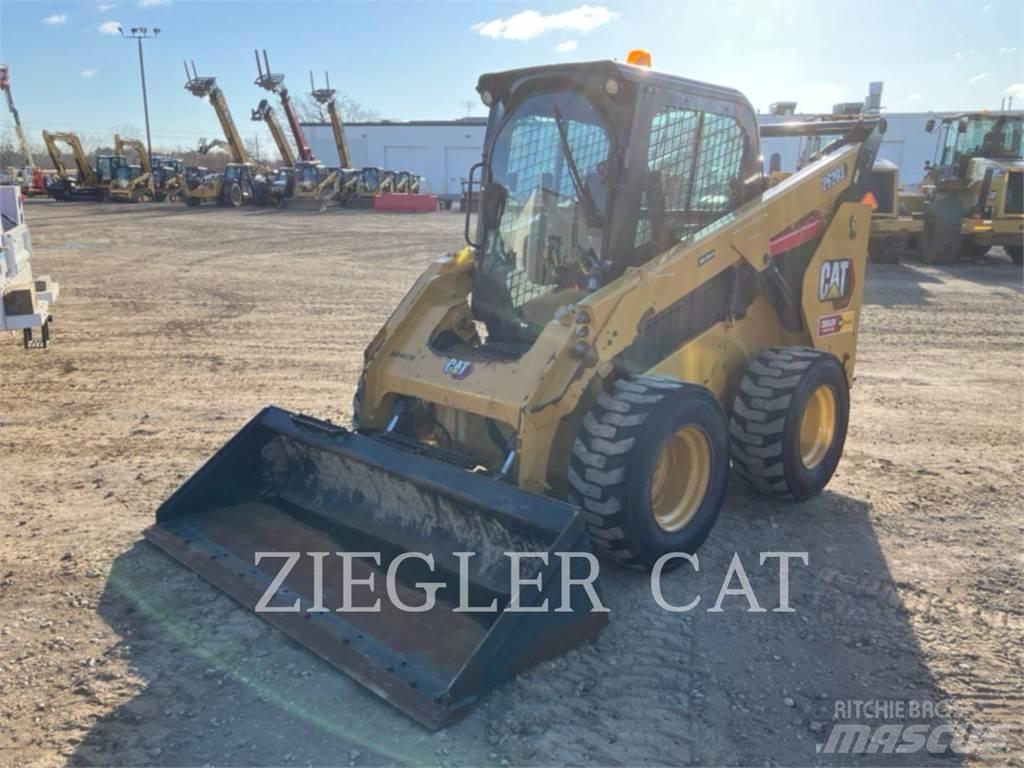 CAT 262D3 لوادر انزلاقية التوجيه