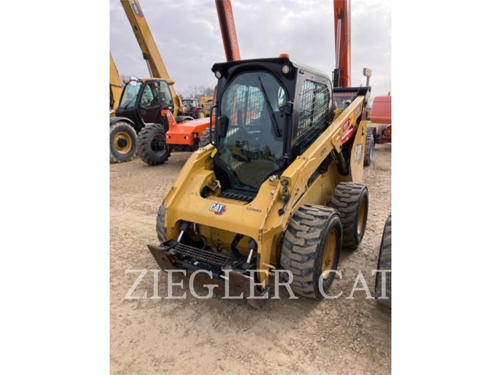 CAT 262D3 لوادر انزلاقية التوجيه